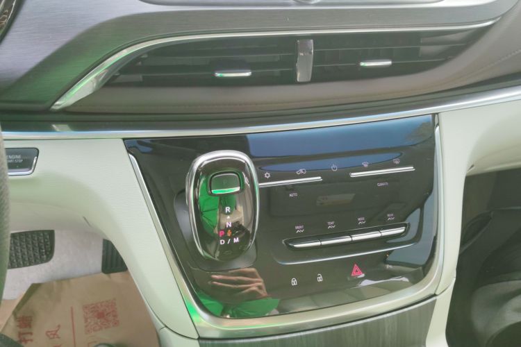 别克GL8 2021款 陆上公务舱 652T 舒适型中控内饰18