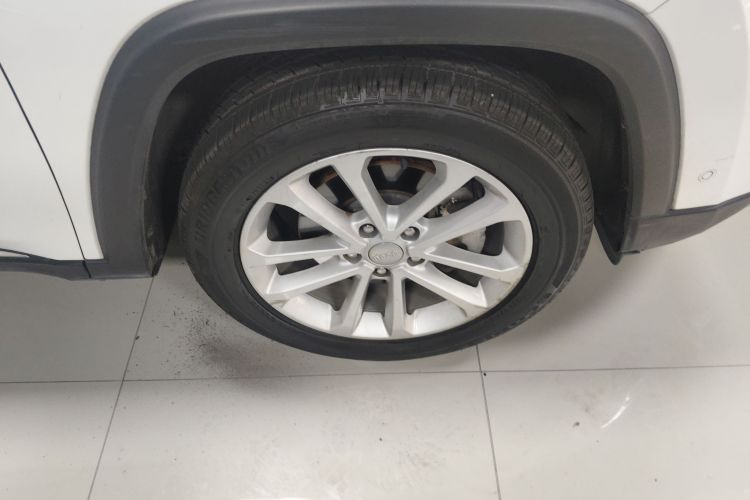 Jeep 大指挥官 2020款 2.0T 两驱精英版车身外观10