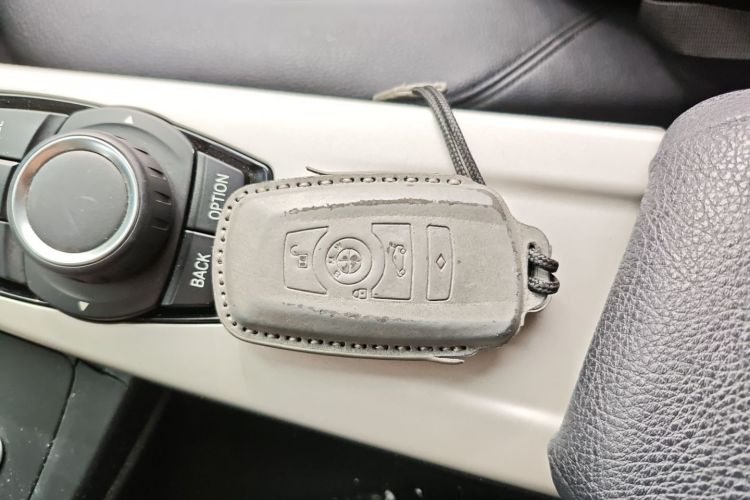 宝马3系GT 2017款 320i 时尚型中控内饰11