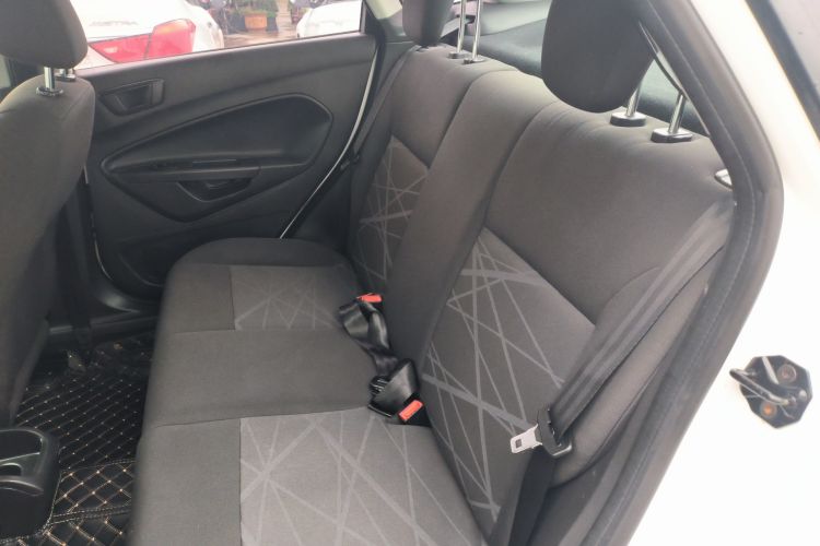 福特 嘉年华 2013款 三厢 1.5L 手动风尚型中控内饰21