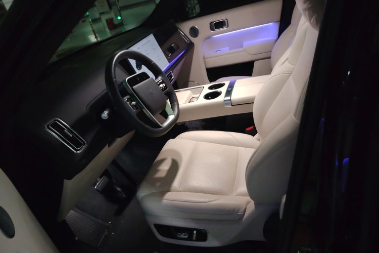 理想汽车 理想L8 2023款 Max中控内饰19
