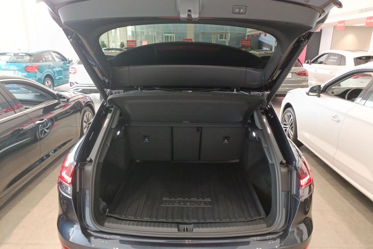 奥迪Q4 e-tron 2024款 40 e-tron 创境版机舱底盘23