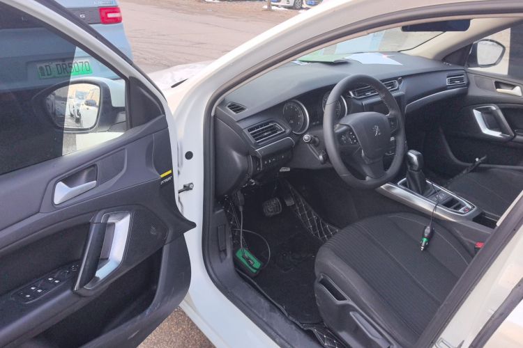 标致408 2015款 1.2T 自动豪华版中控内饰20