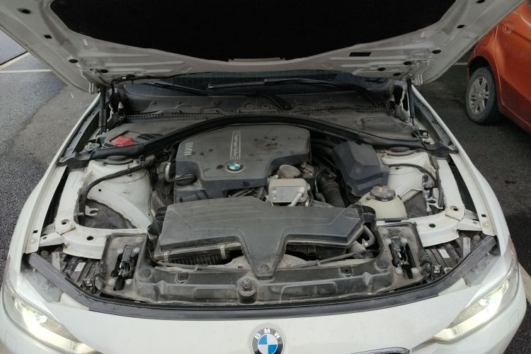 宝马3系 2015款 320i 超悦版时尚型机舱底盘24