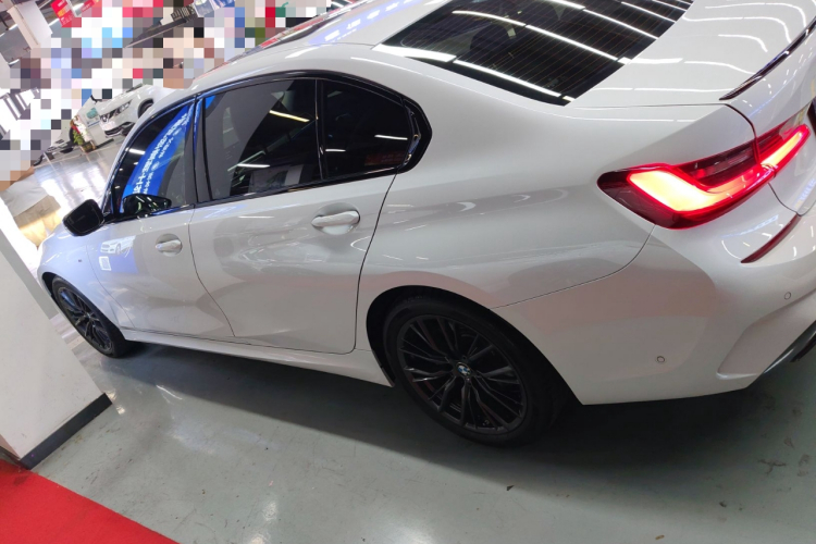 宝马3系 2022款 325Li M运动曜夜套装车身外观4