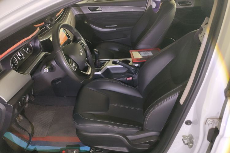 奇瑞 艾瑞泽5 2019款 改款PRO 1.5L 手动青春版 国VI中控内饰19