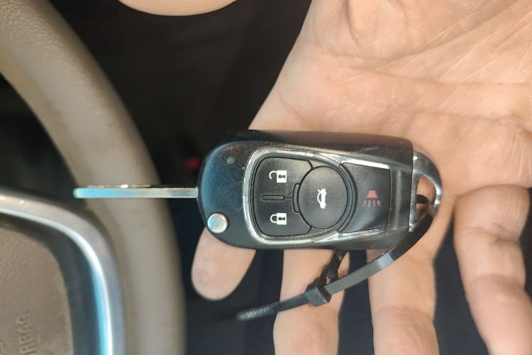 别克 英朗 2013款 GT 1.6L 自动时尚版中控内饰11