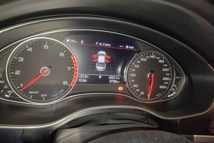 奥迪A6L 2018款 30周年年型 45 TFSI quattro 运动型中控内饰14