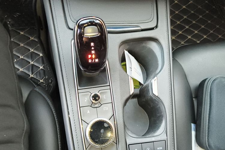 凯迪拉克XT4 2024款 28T 四驱豪华型中控内饰18