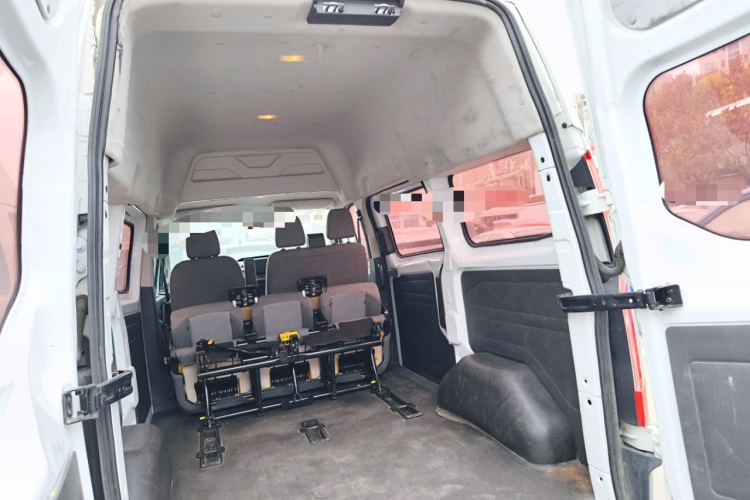 福特 全顺 2017款 2.0T柴油多功能商用车短轴中顶国V局部细节23