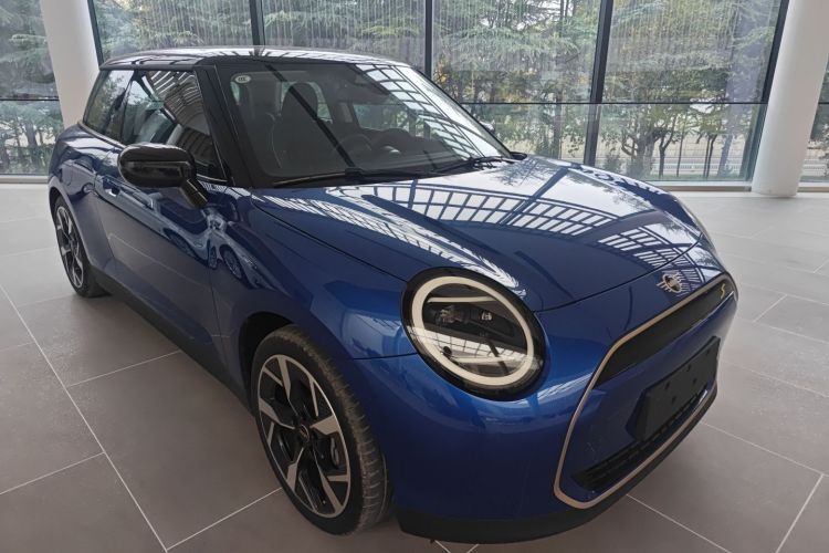 电动MINI COOPER 2024款 452km COOPER SE 艺术家车身外观6002