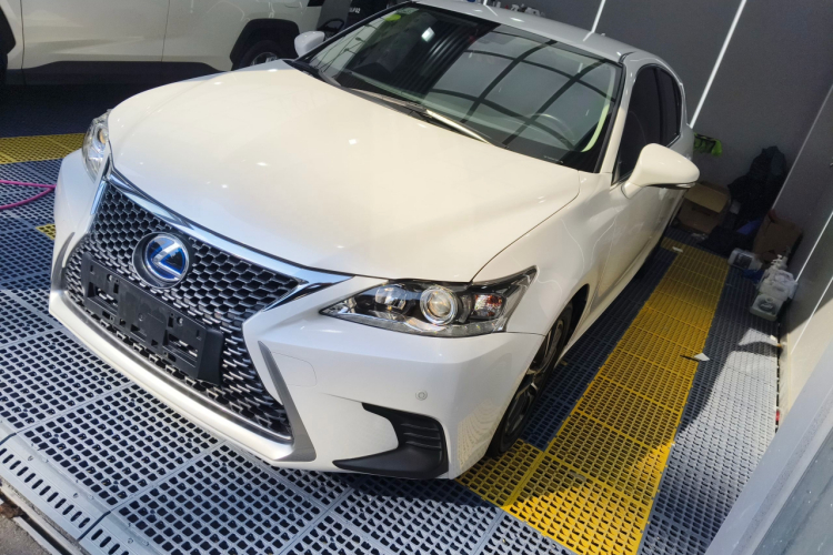 雷克萨斯CT 2020款 CT200h 精英版 单色车身外观4