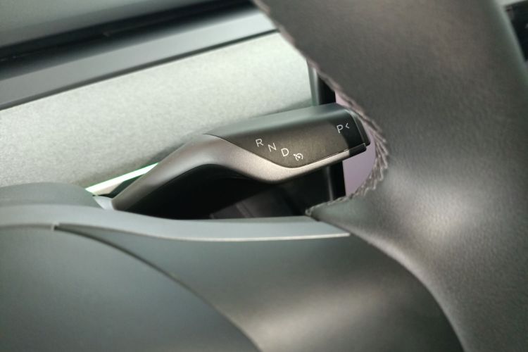 特斯拉 Model Y 2023款 后轮驱动版中控内饰18