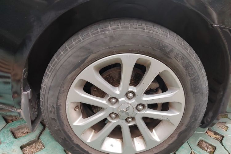 三菱 翼神 2012款 贺岁版 1.8L CVT舒适型车身外观10