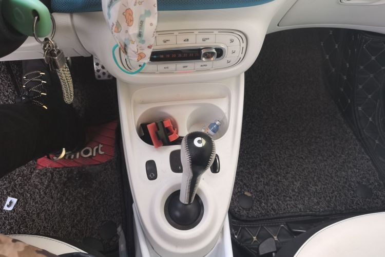 smart fortwo 2016款 0.9T 66千瓦硬顶极致版中控内饰18