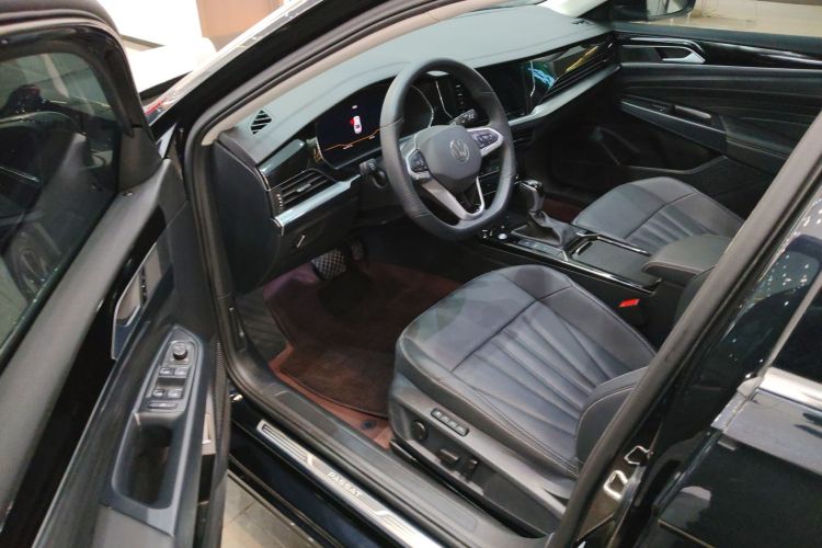 大众 帕萨特 2025款 出众款 380TSI 龙腾版中控内饰20