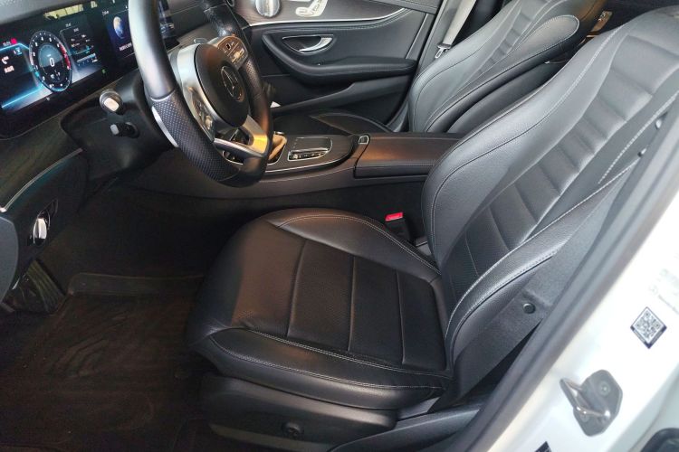奔驰E级 2020款 E 300 L 运动豪华型局部细节19