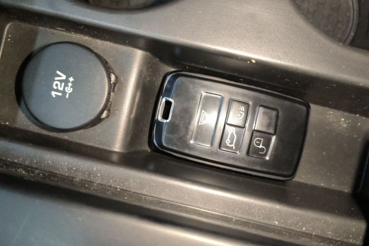 捷豹XEL 2020款 2.0T 200PS S进取优雅版中控内饰7001