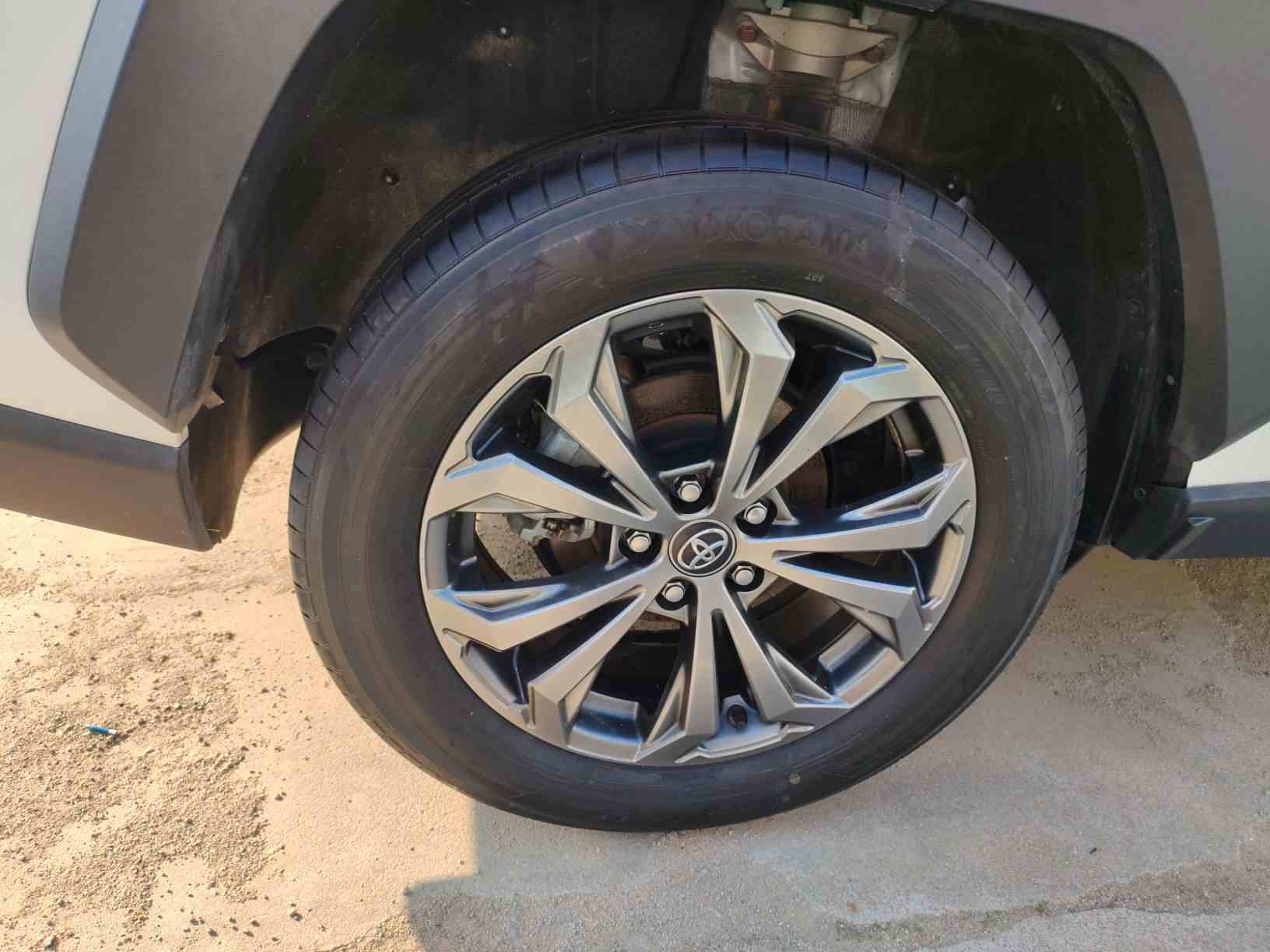 丰田 RAV4荣放 2023款 2.0L CVT四驱探险Plus版(4)