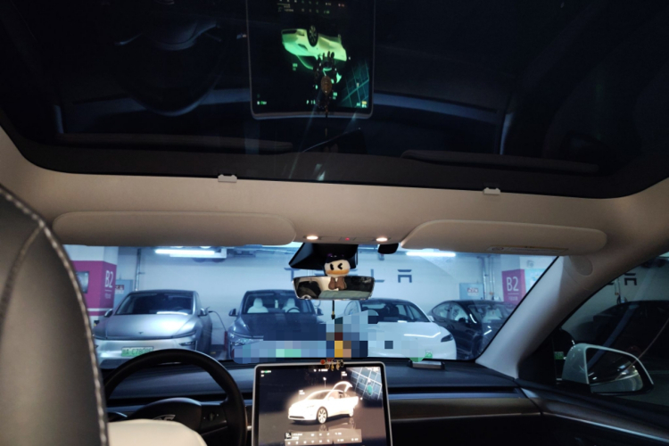 特斯拉 Model Y 2022款 长续航全轮驱动版中控内饰22