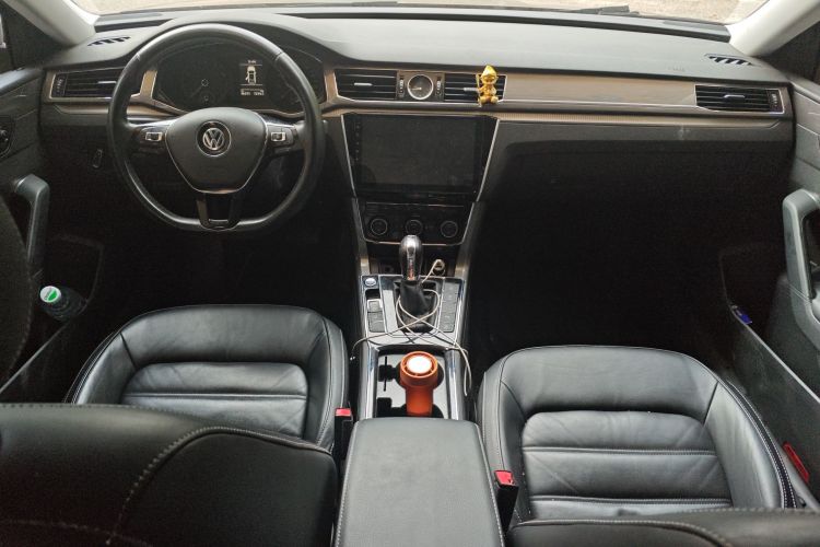 大众 帕萨特 2017款 330TSI DSG尊荣版中控内饰7002