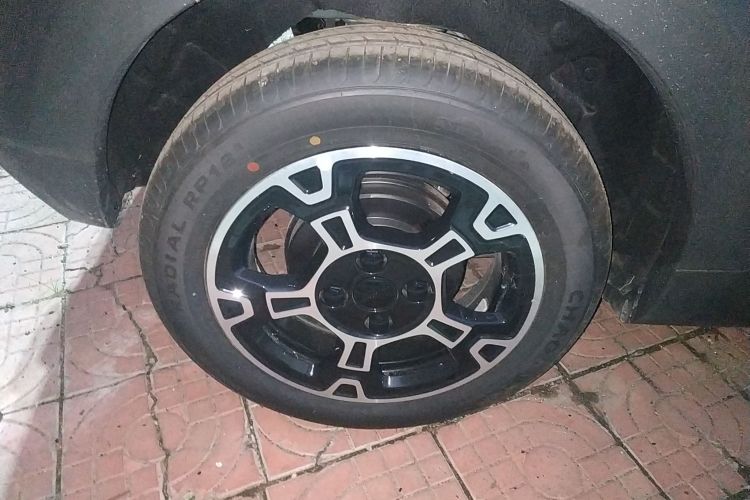 吉利银河 2025款 210km 熊猫骑士车身外观6008