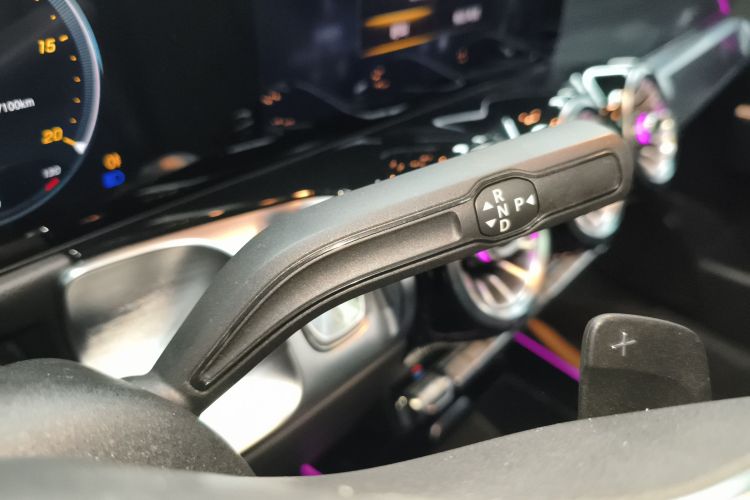 奔驰GLB 2021款 GLB 200 动感型中控内饰18