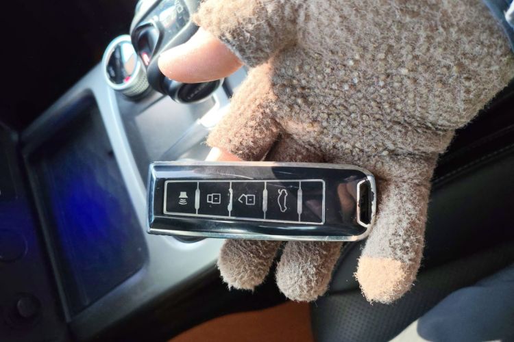 坦克300 2021款 越野版 2.0T 征服者中控内饰11