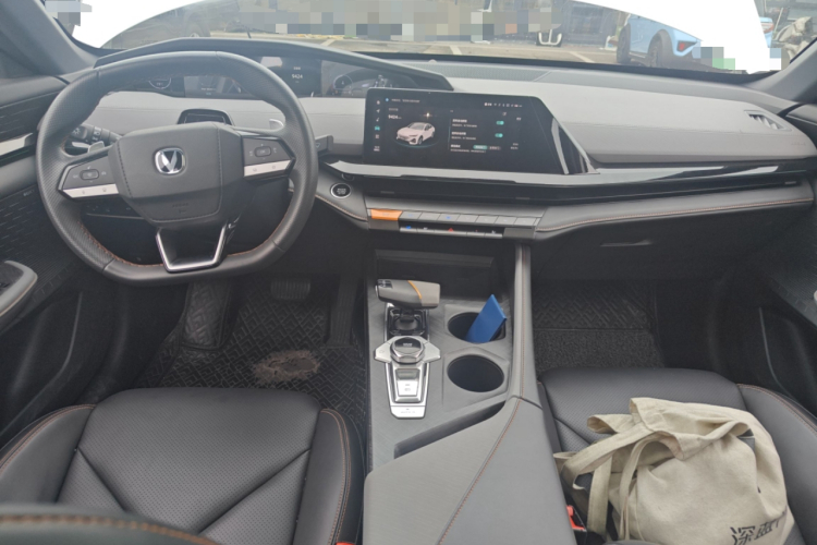 长安UNI-V 2022款 1.5T 智慧领航型中控内饰7002