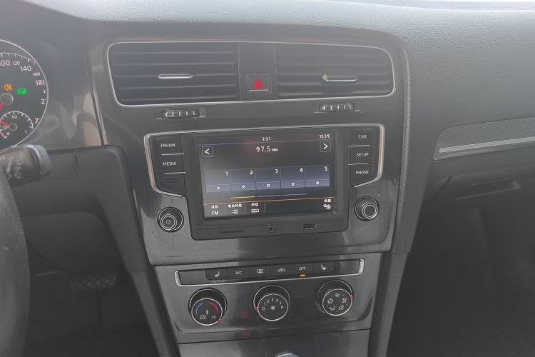 大众 高尔夫 2017款 230TSI 自动豪华百万辆纪念版局部细节16