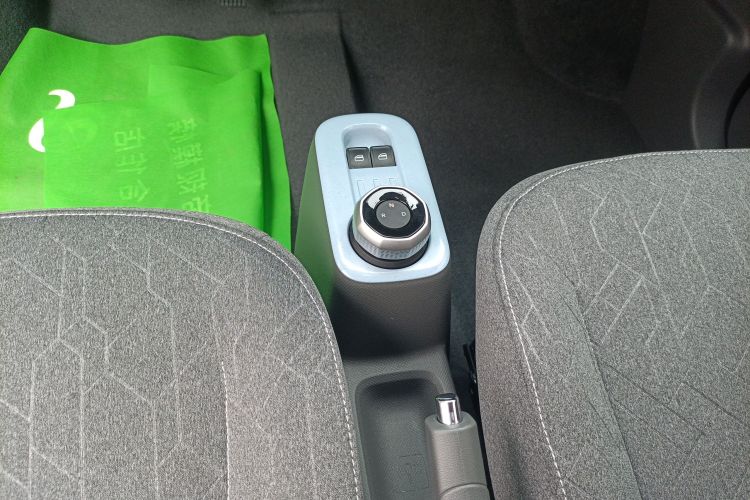 吉利银河 2024款 熊猫mini 200km 耐力熊中控内饰18