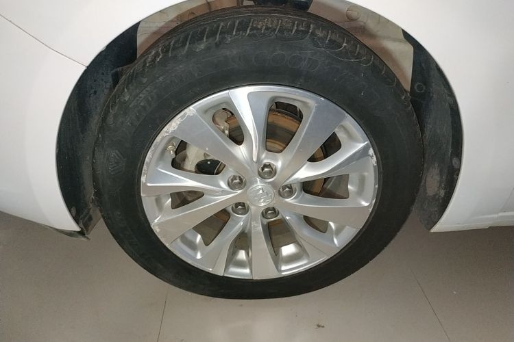 别克 阅朗 2019款 15T 双离合互联精英型 国V车身外观35