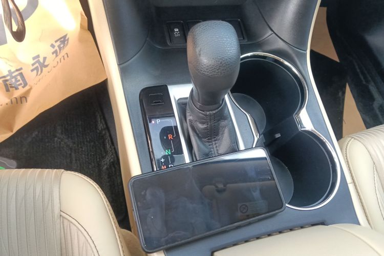 丰田 汉兰达 2018款 2.0T 两驱精英版 7座 国VI中控内饰18