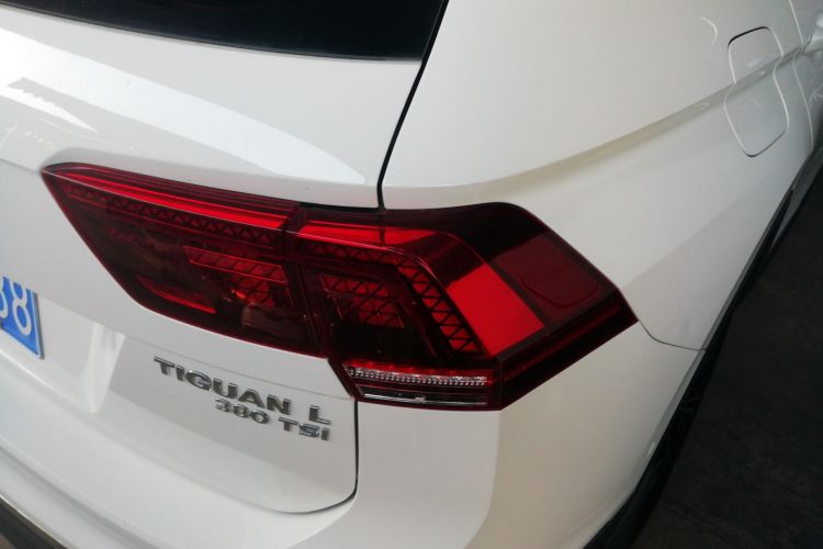 大众 途观L 2018款 380TSI 自动四驱尊崇旗舰版车身外观9