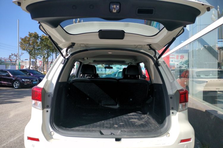 日产 途达 2018款 2.5L 自动两驱豪华版机舱底盘23