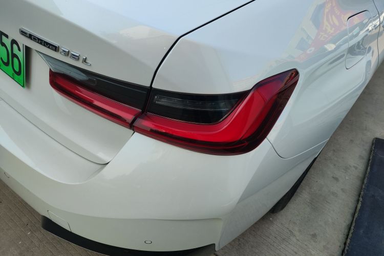 宝马i3 2022款 eDrive 35 L车身外观9