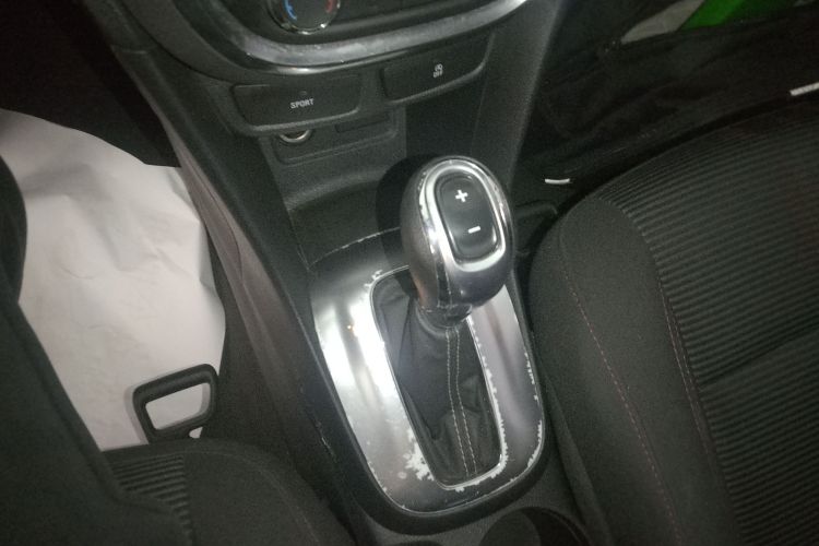 别克 昂科拉 2015款 1.4T 自动两驱都市精英型中控内饰18