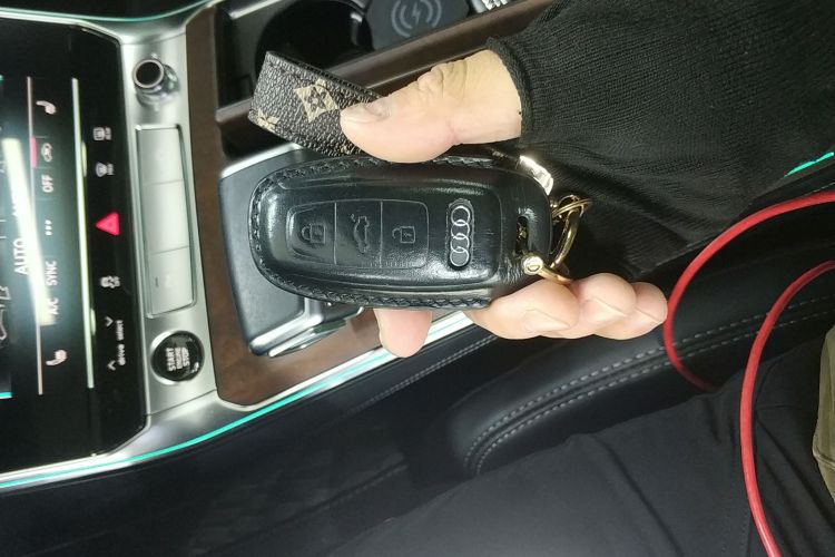 奥迪A6L 2023款 55 TFSI quattro 尊享动感型中控内饰11