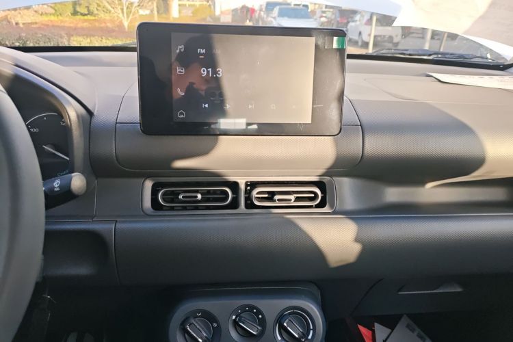 五菱汽车 五菱宏光新能源 2024款 纯电版 300KM 标准型局部细节16