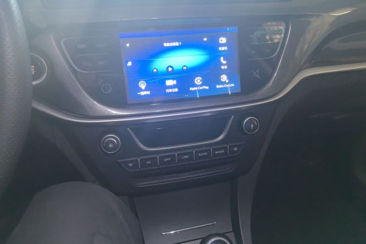 吉利汽车 帝豪 2017款 三厢百万款 1.5L 手动向上版中控内饰16