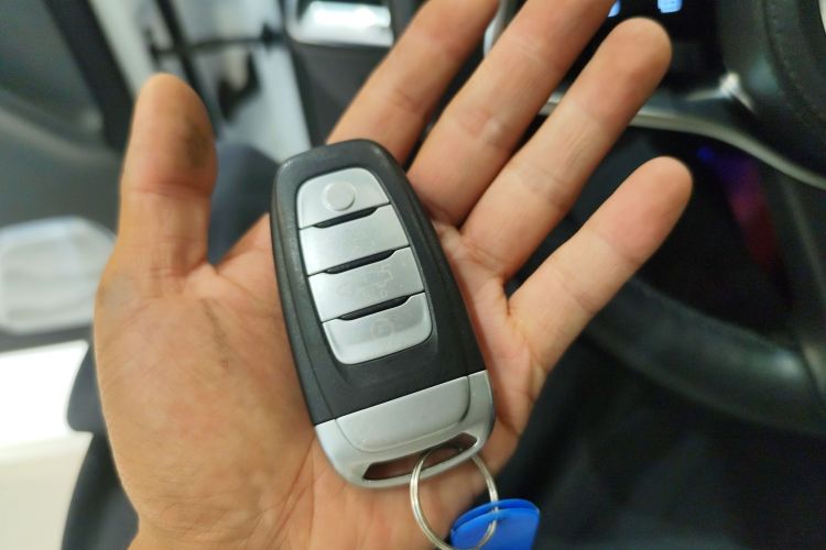 红旗E-HS9 2021款 510km 旗领版 四座中控内饰11