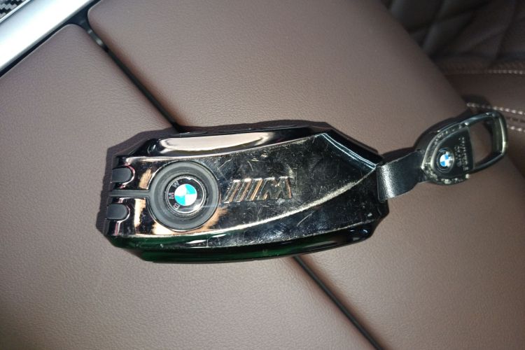 宝马X5 2023款 xDrive 30Li 尊享型M运动曜夜套装中控内饰11