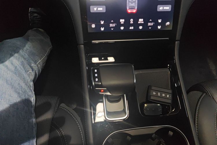理想汽车 理想ONE 2021款 增程6座版中控内饰18