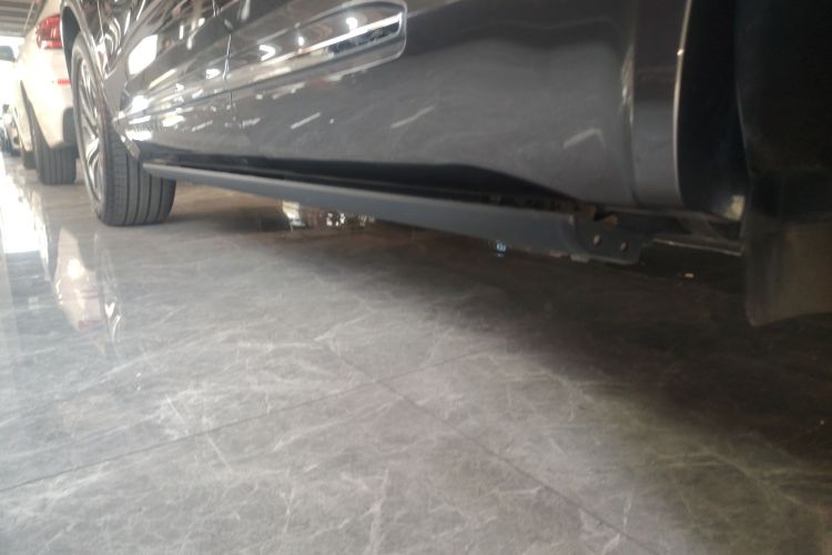 福特 探险者 2023款 EcoBoost 285 四驱钛金版 7座局部细节9002