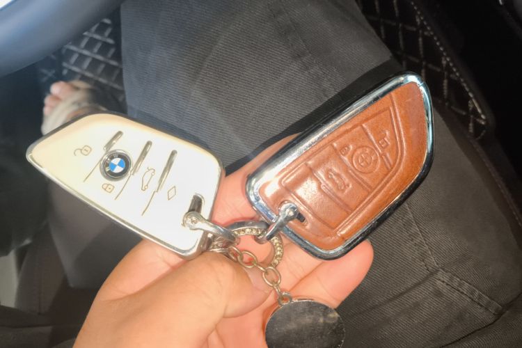 宝马3系 2022款 325Li M运动套装中控内饰11