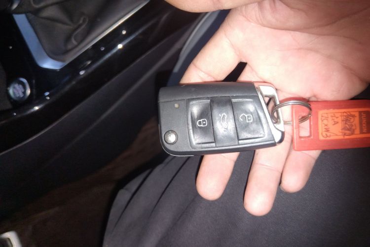 大众 T-ROC探歌 2023款 300TSI DSG两驱星光版中控内饰7001