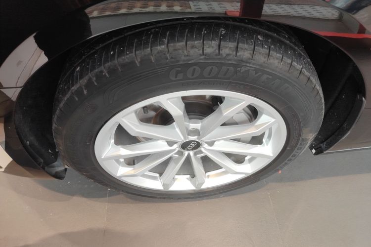 奥迪A6L 2022款 40 TFSI 豪华致雅型车身外观6007