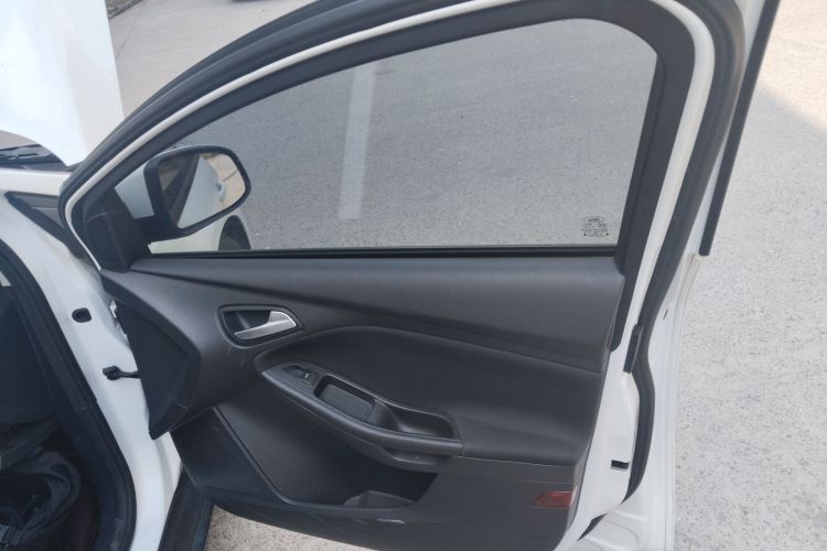 福特 福克斯 2018款 两厢经典 1.6L 自动舒适型智行版中控内饰42