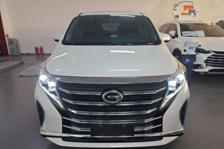 广汽传祺 传祺M8 2023款 领秀系列 390T 豪华版车身外观2