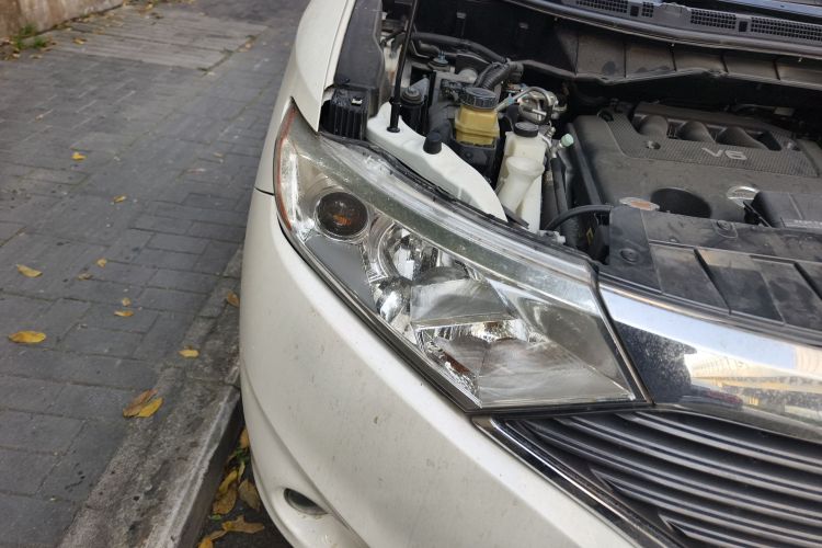 日产 贵士 2015款 3.5L SL车身外观8